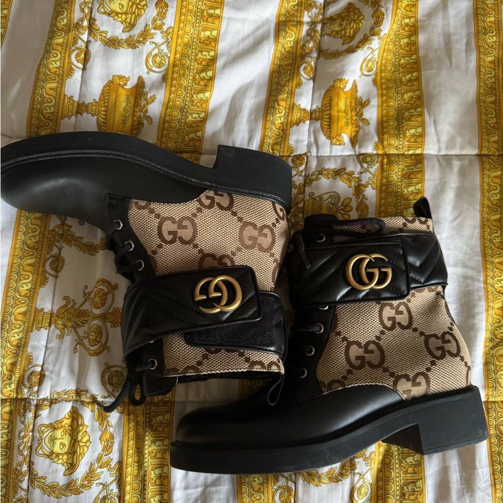 Gucci Beige and Black GG Logo Boots - Picture 2 of 3